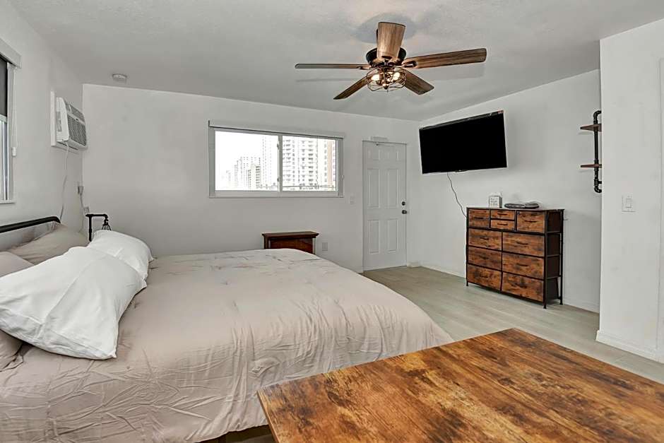 Blue Mist Motel - Room # 12
