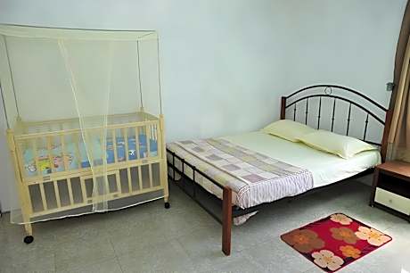 Family Room (2 Adults & 2 Children)