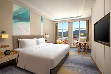 1 King 1 Bdrm And Living Area High Floor