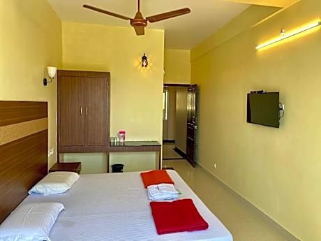 Sea and City View Room with King Bed