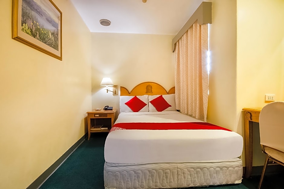 OYO 227 Palladium Suites Hotel