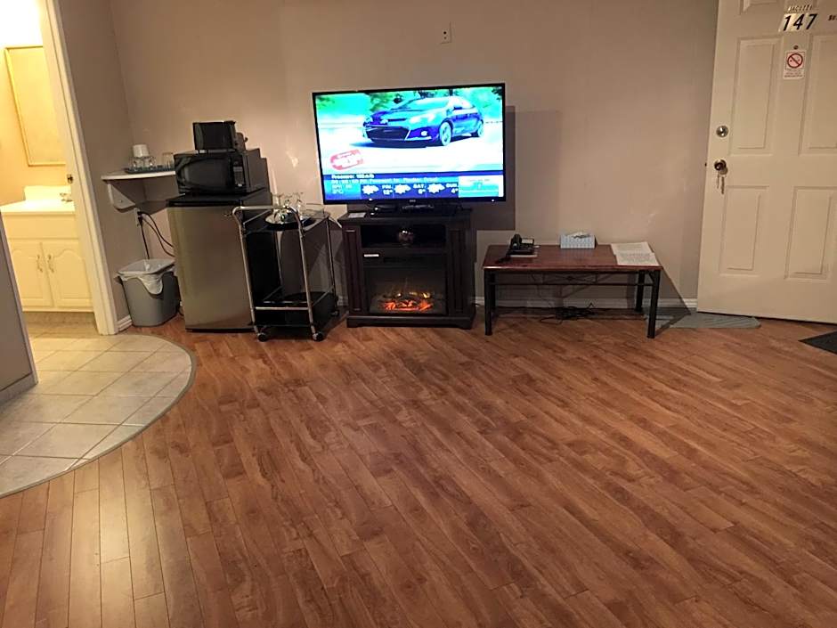 Parkway Motel & European Lodges