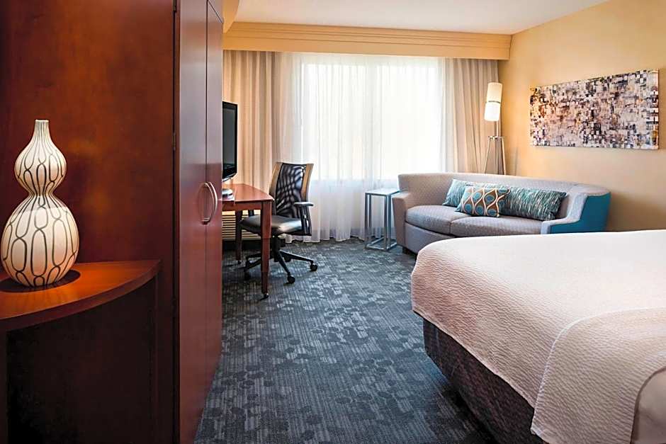 Courtyard by Marriott Kansas City Shawnee