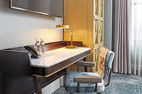 Penthouse Suite, 1 Queen, Sofa bed, Corner room, High floor