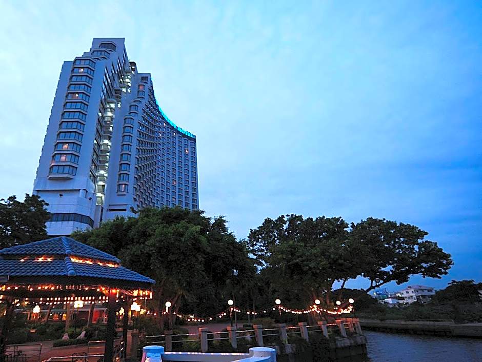 Montien Riverside Hotel