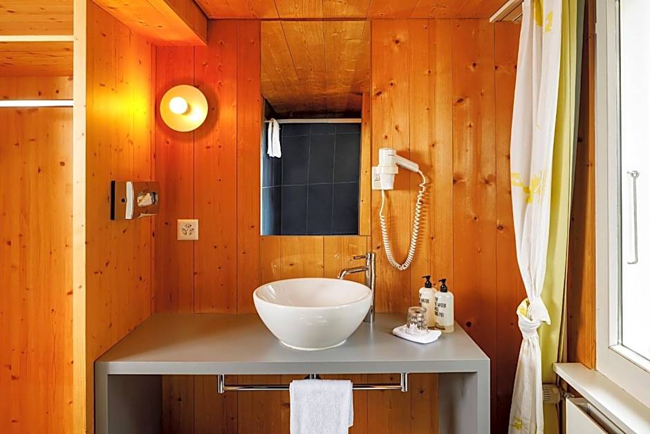 Hirschen Guesthouse - Village Hotel