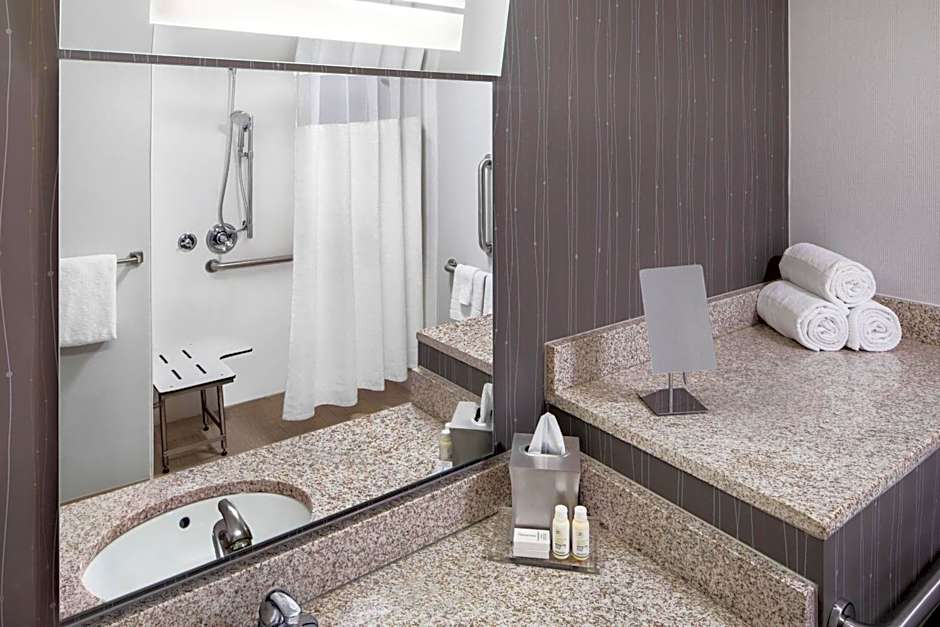 Courtyard by Marriott Jersey City Newport