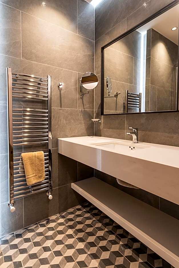 LYDIA suites and rooms