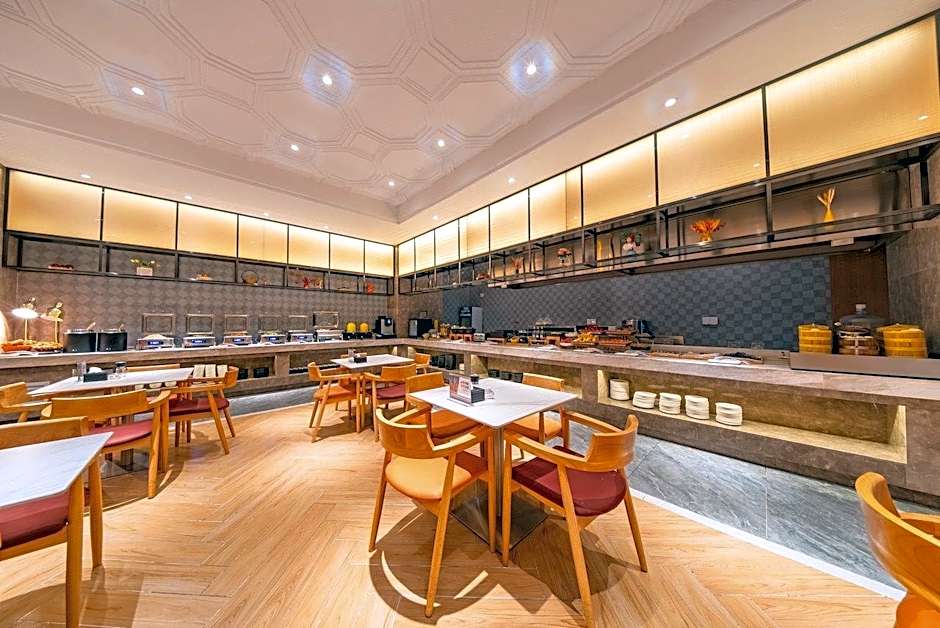 IU Hotels· Lanzhou Xike Station Huanghelou Branch