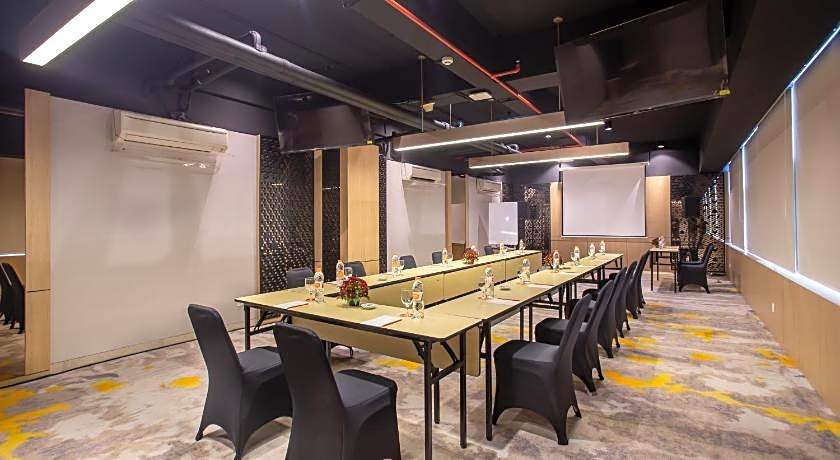 HARRIS Hotel & Conventions Gubeng