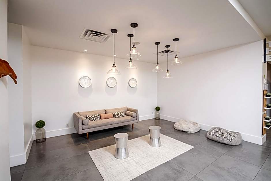 Disney 12 minutes for family, Pool and parking FREE