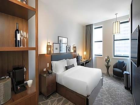 1Kng 1Bdr Presidential Ste Hearing Accessible