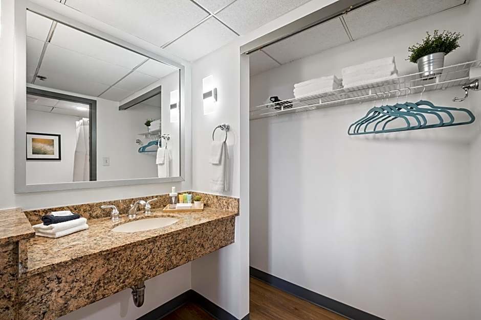 315 LoSo Hotel Airport