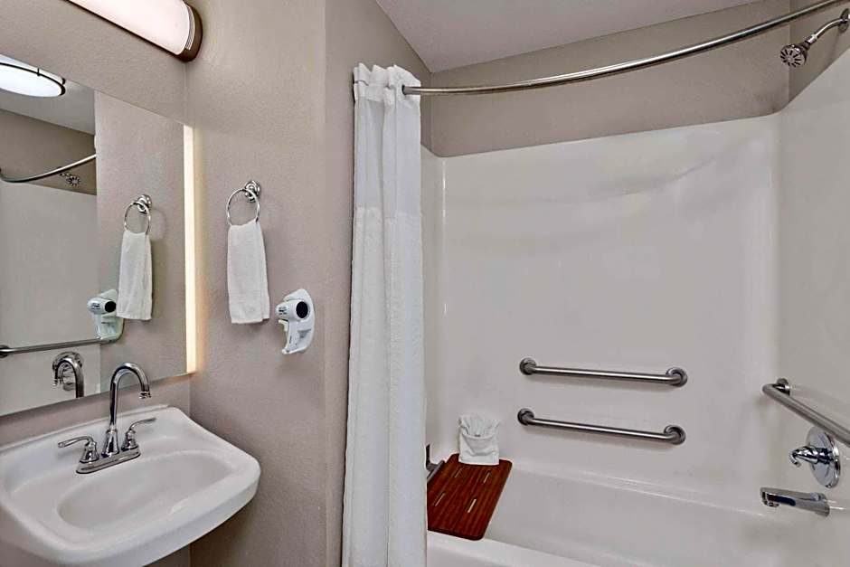 Days Inn & Suites by Wyndham Siler City