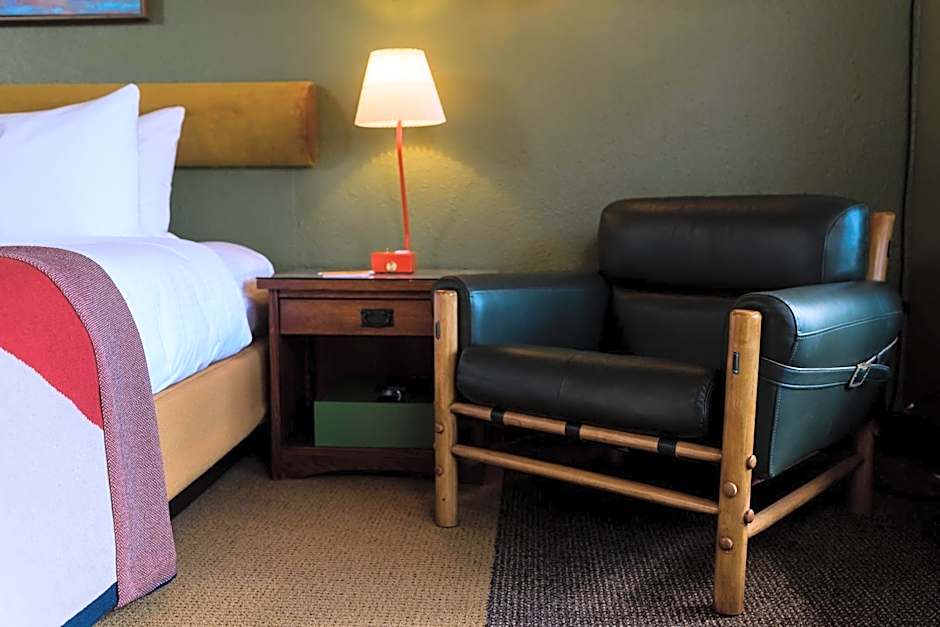 Station House Inn South Lake Tahoe, by Oliver