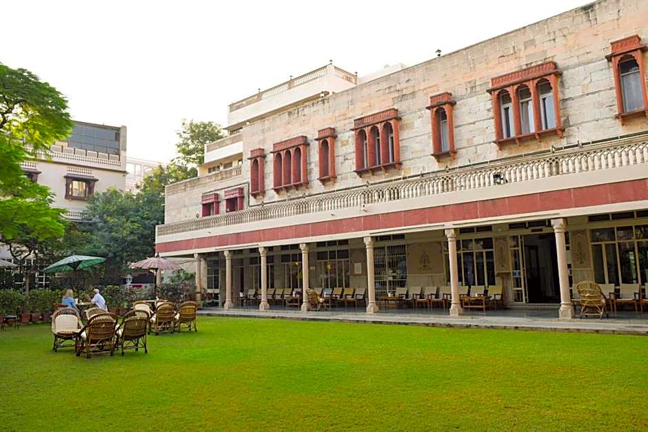 Hotel Arya Niwas
