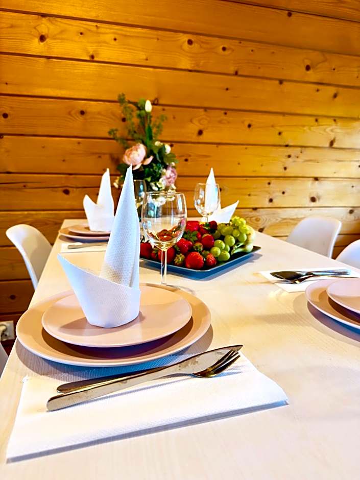 Biale Domki Paula Rewal - Domki z klimatyzacja, w obiekcie Jacuzzi i darmowe Wifi!