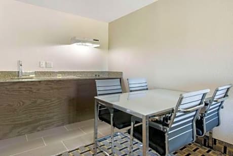 Queen Suite with Two Queen Beds - Non-Smoking