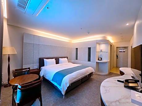 King Double - 1 King Bed