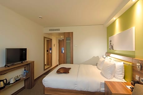 Queen Accessible Room Non-Smoking