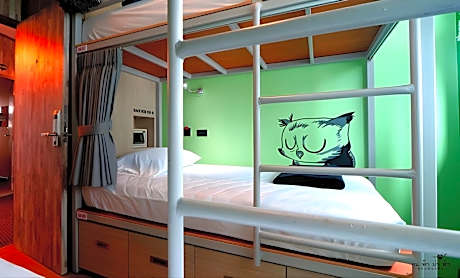 Group Room for 4 People with 2 Bunk Beds - Non-Smoking