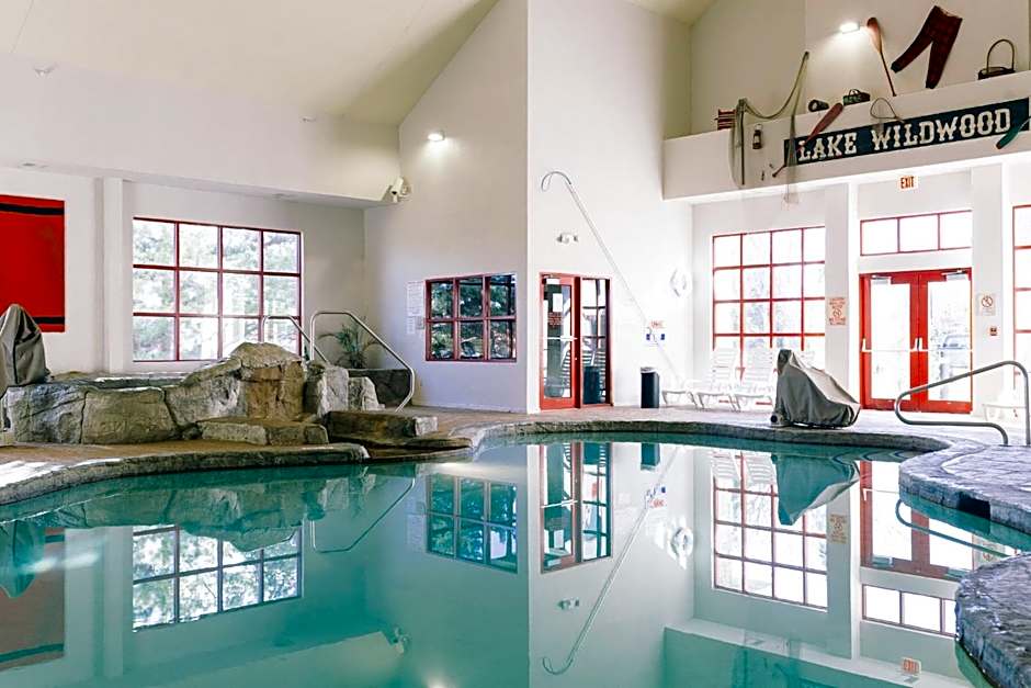 Wildwood Lodge & Suites