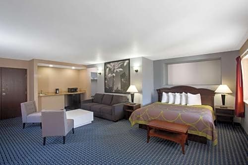 Super 8 by Wyndham Naples