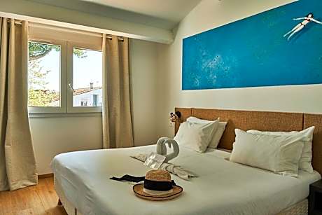 Double or Twin Room with City View