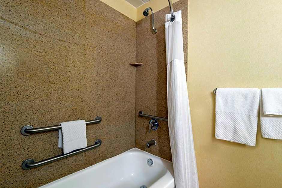 DoubleTree By Hilton Hotel Grand Rapids Airport