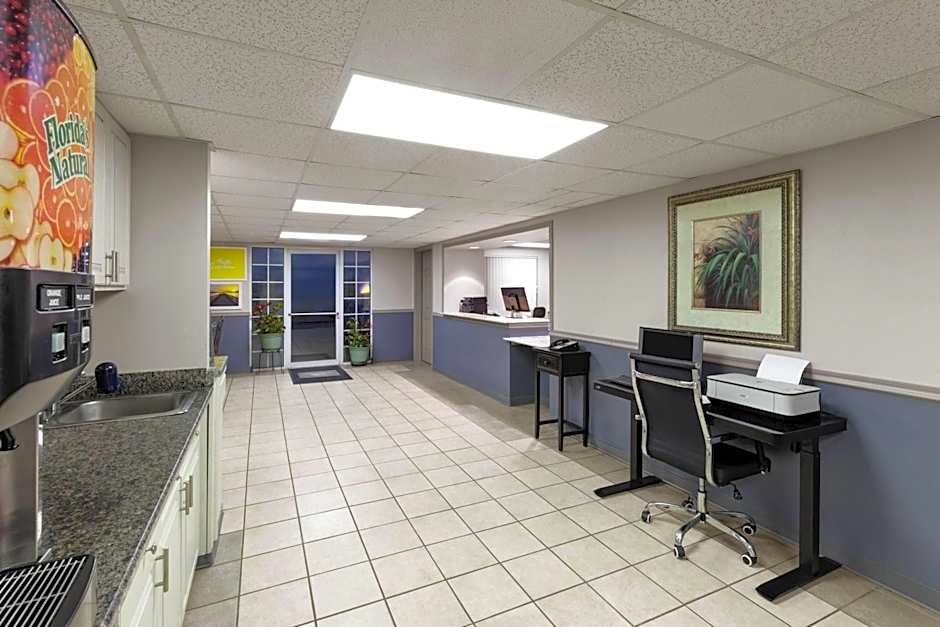 Days Inn by Wyndham Mountain Home