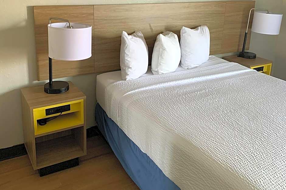 Days Inn by Wyndham Louisville Airport Fair and Expo Center