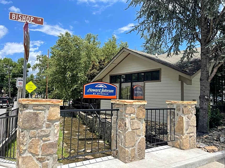 Howard Johnson by Wyndham Downtown Gatlinburg