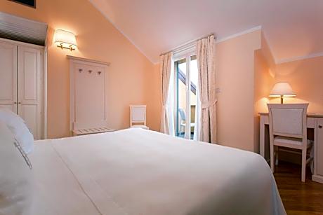 Double Room with Balcony and Sea View