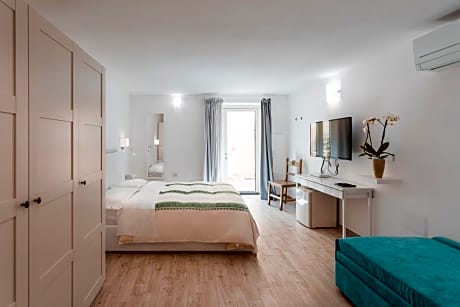 Quadruple Room on basement