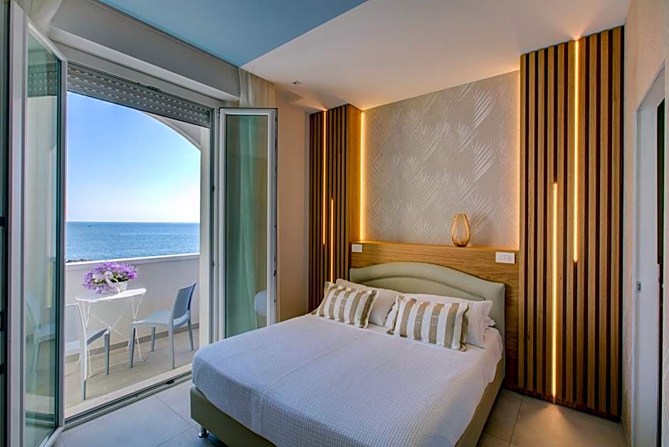 Alexandra B&B & Brunch -Beach Front Parking Included