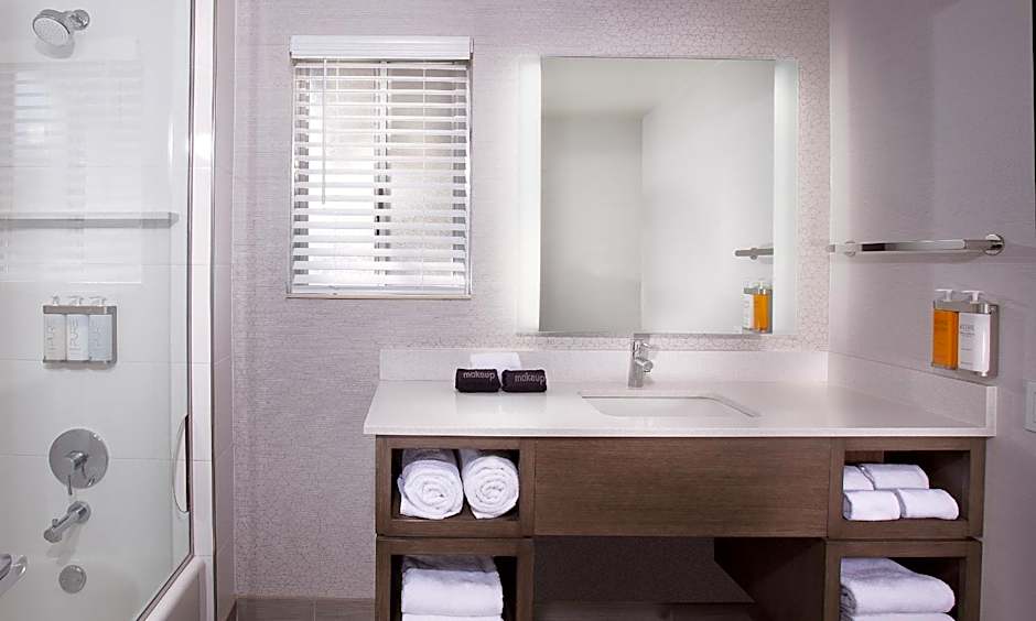 West Beach Inn, a Coast Hotel