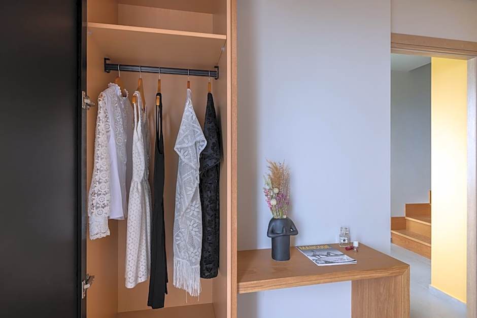 Anadeo Villas & Suites