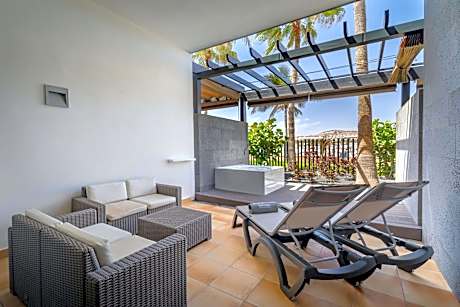 Junior Suite deluxe sea view and hot tub