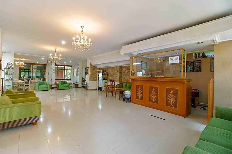 RedDoorz Plus near Kemang Raya