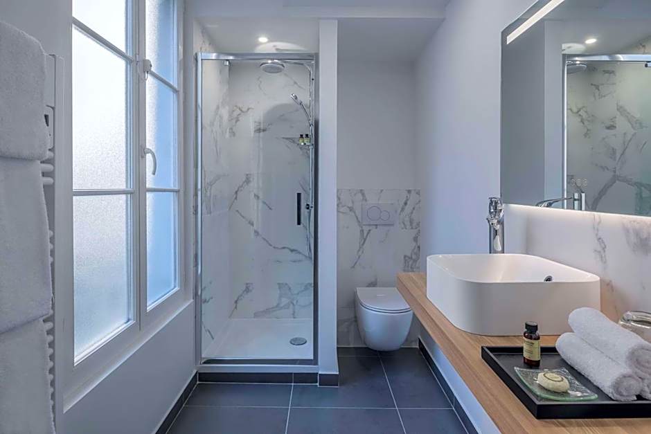 Hotel Camille Paris, Tapestry Collection by Hilton