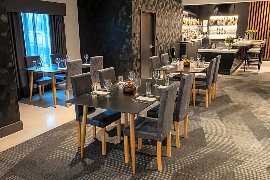 Champions Club and Hotel Houston Westchase