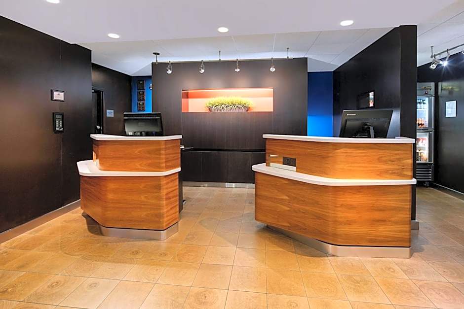 Courtyard by Marriott Dallas Addison/Midway