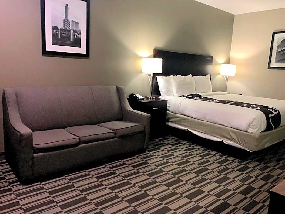 Catoosa Inn & Suites