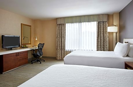 2 Queen Accessible Room Roll In Shower