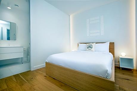 Apartment - 2 bedrooms (1 king and 1 queen)  and 2 bathrooms