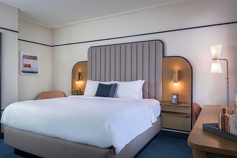 Photo 1 of 8 of Deluxe 1 King Bed