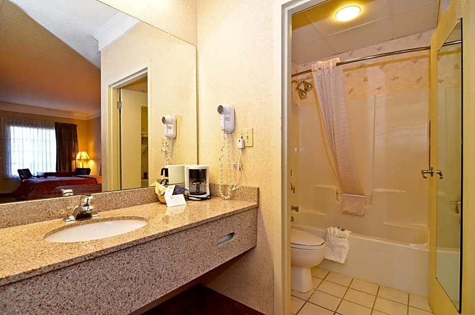 Peach State Inn & Suites