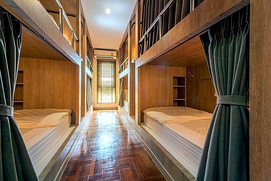 1 Person in 8-Bed Dormitory - Female Only — 14 fotoğraftan 1. fotoğraf