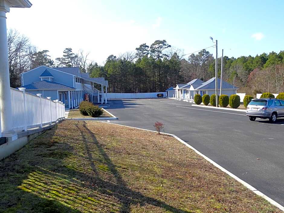 Village Inn & Suites - Smithville