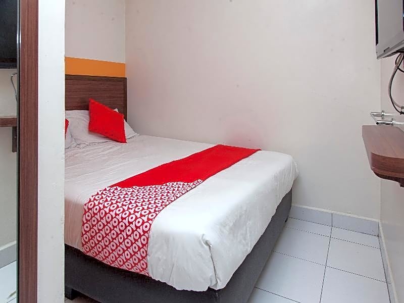 OYO 575 Hotel DNS